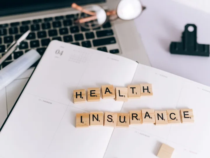 Carte de tiers payant HCR Bien-Être et documents de remboursement de frais de santé